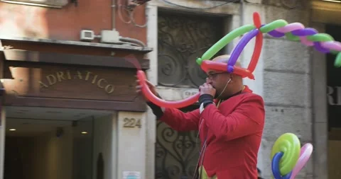 A balloon blowing clown walking through streets during the Carnival of Venice. Stock Footage 151963112