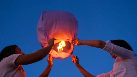 Balloon fire Sky lantern flying lanterns, hot-air balloons Lantern flies Stock Photos