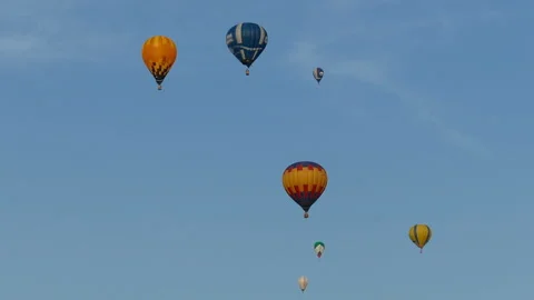 The balloon soars in the sky Video stock 113336059