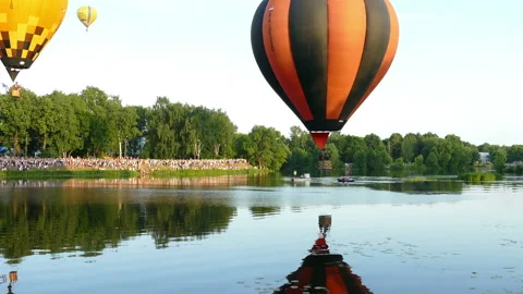 The balloon soars in the sky Video stock 113339178