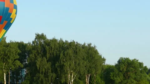 The balloon soars in the sky Video stock 113341125