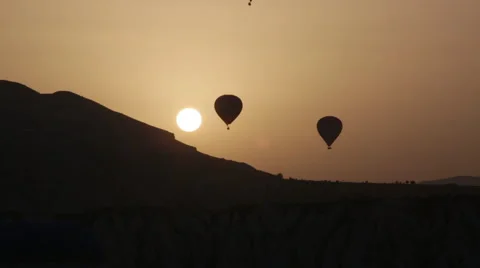 Balloons fly against the sun during sunrise, Cappadocia Video stock 53896960