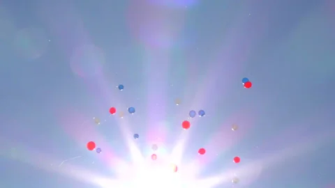 Balloons in the heavenly rays of the sun. Vídeos de archivo 92740049