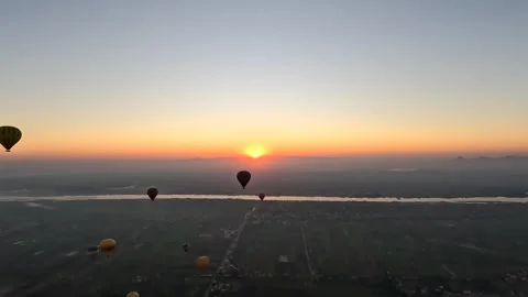 Balloons over the Nile river 01 Видео 296106512