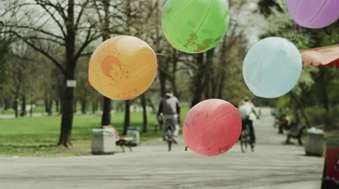 Balloons in the park Video stock 12712482