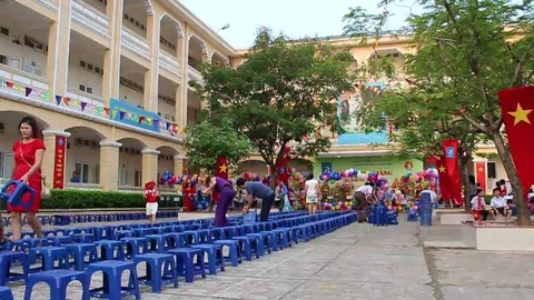 Balloons in schools Stock Footage 69186674