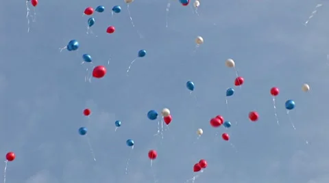 Balloons up in the sky Vídeo Stock 8577458