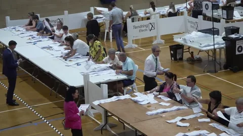Ballot boxes arrive after polls close in Clacton 動画素材 342190256