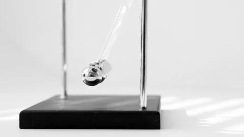 The Balls Of A Newton’s Cradle Colliding In Slow Motion Video stock 234980056
