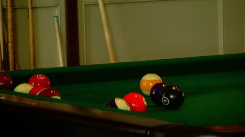 Balls on Pool Table Vídeo Stock 12420886