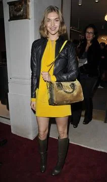 Bally VIP store launch party LONDON, ENGLAND - OCTOBER 22: Arizona Muse a... Foto stock