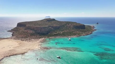 Balos Lagoon with turquoise shallows and Cape Tigani on the Gramvousa 動画素材 343900828