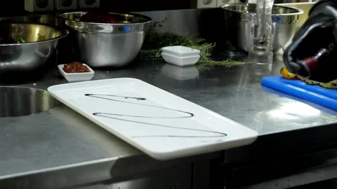 Balsamic Sauce on a Plate Video stock 132166231