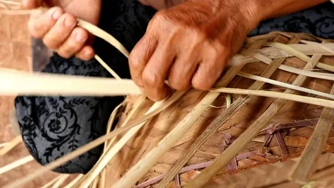 Bamboo basket craftswoman while doing his work in a place, Stock Footage 114699355