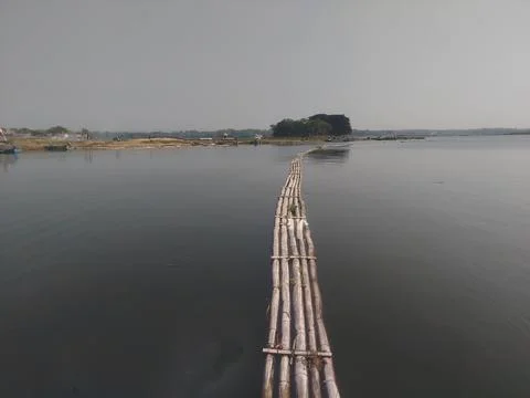 Bamboo bridge over the surface of the lake Fotos Stock