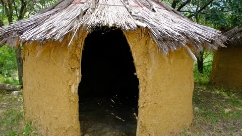 Bamboo house made of mud and dirty, darkness inside. Stock-Footage 204077516