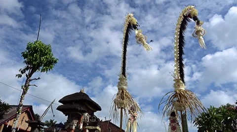Bamboo pole decorated with coconut leafs and offerings at the end (Penjor) 動画素材 67435929