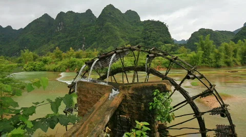 Bamboo water wheel Stock Footage