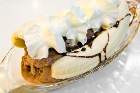 Banana split ice cream on the table Stock-Fotos