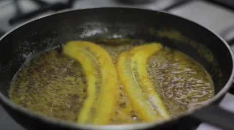 Banana Split in Pan.mp4 Stockbeeldmateriaal 61541101
