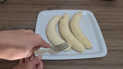 Bananas Are Crushed With Fork Vidéo 157825625