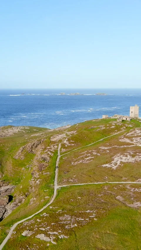 Banba's Crown aerial vertical view, Malin Head, Wild Atlantic Way. Co. Donegal 스톡 동영상 305205945