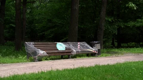 Banch  in a city park 스톡 동영상 133438089