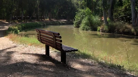 The banch on the Yarkon river 動画素材 66555931