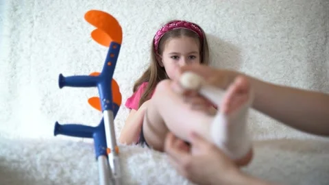 Bandage a leg Stock Footage 237360534