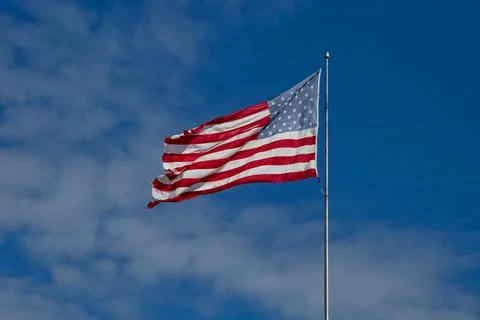 Bandeira Americana no Cu Azul | American Flag in Blue Sky Stock Photos