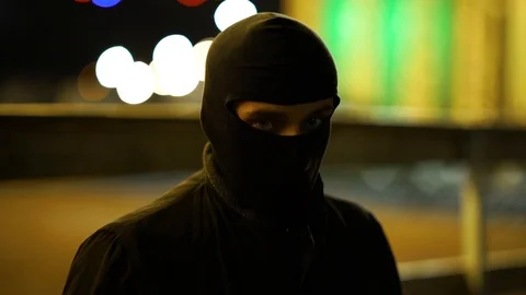 Bandit In Park At Night. Thug. Vídeos de archivo 98930652
