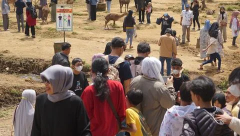 Bandung, West Java, Indonesia, May 7, 2022, Tourists enjoy the atmosphere o.. Foto stock