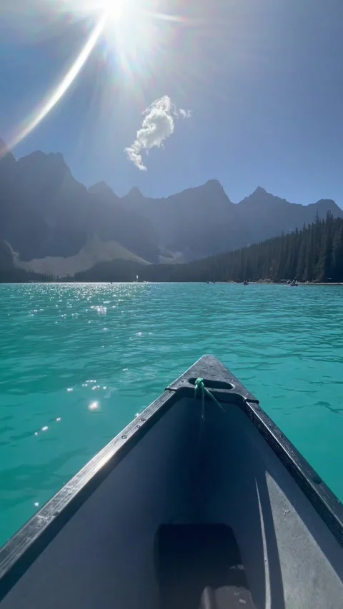 Banff Canada 2024 September 01 -Canoeing on Moraine Lake in Banff National Park 스톡 동영상 343131500