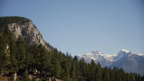 Banff Canada Alberta Mountain Snow Travel Tourism Water Beautiful Trees Calgary Vídeo Stock 128829082