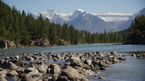 Banff Canada Alberta Mountain Snow Travel Tourism Water Beautiful Trees Calgary Vídeo Stock 128829149