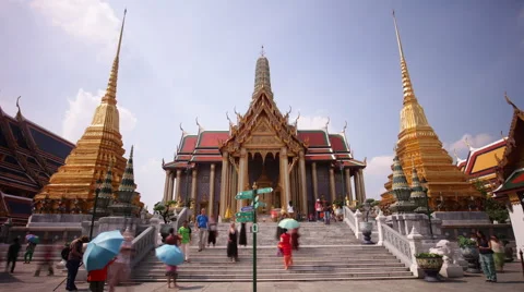 Bangkok city famous wat phra kaew temple main pagoda 4k time lapse thailand Stock Footage