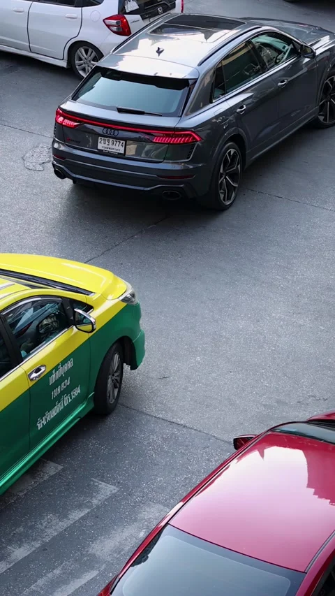 Bangkok City Intersection Traffic Jam With Taxi And Cars 動画素材 326272834