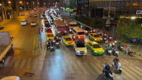 Bangkok NIght Traffic Stockbeeldmateriaal 232407735