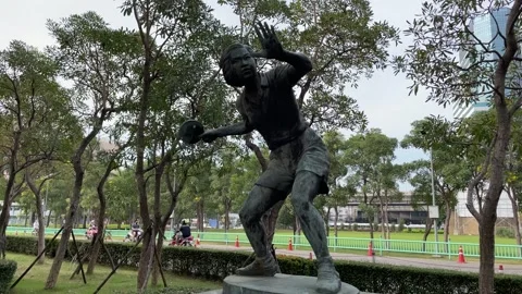 Bangkok, Statue of female athlete table tennis player at public park. Видео 244861953
