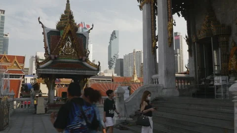 Bangkok temple with modern buildings in backround Vídeos de archivo 247221953