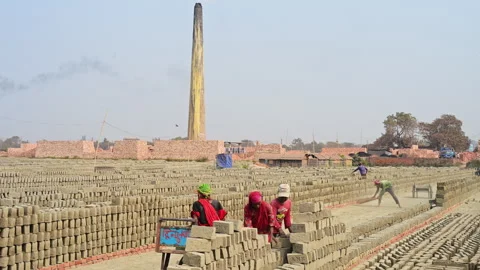 Bangladesh Brick Factory Workers Loading Clay Blocks Onto Wheelbarrow Kiln Video stock 337187673