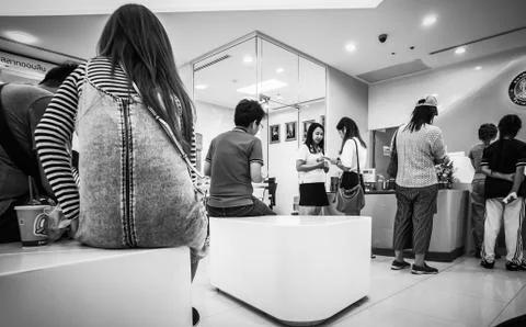 Bank customers are waiting to queue for financial transactions Stock Illustration