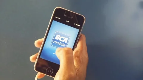 Banking app still running on iphone 5c Stock Footage 162600893