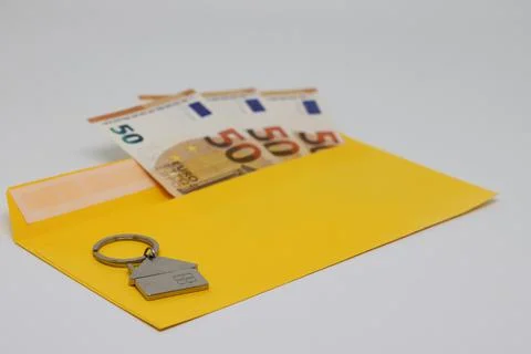 Banknotes in a yellow envelope. open envelope with banknotes on a light backg 스톡 사진