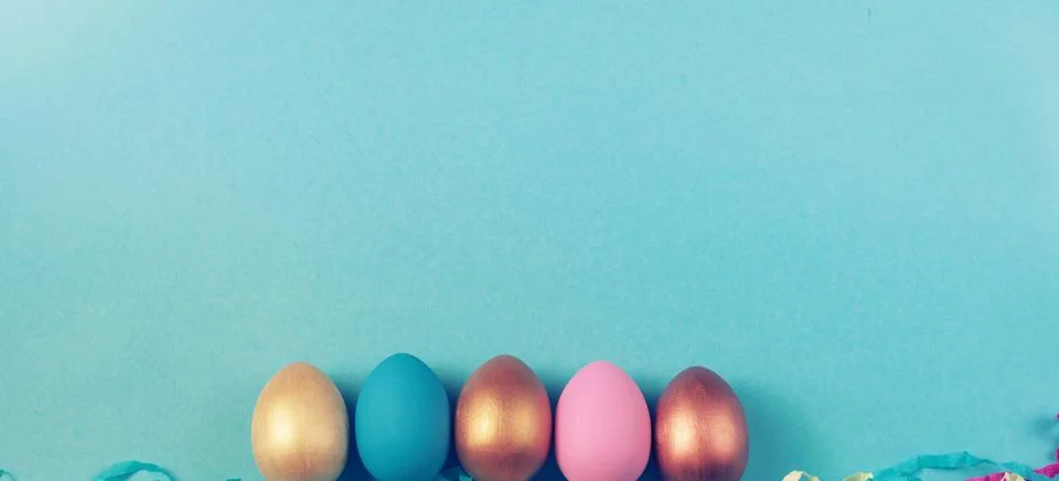 Banner Easter set of colored eggs on bright blue background Easter holiday de Stock Photos