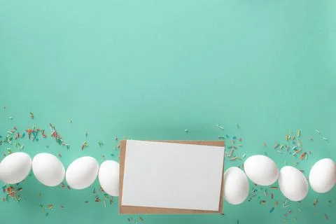 A banner with an image of eggs on a light blue background. Space for text. Stock-Fotos