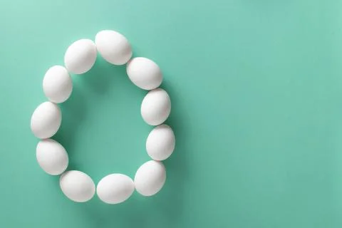 Banner with the image of a large egg made of white eggs on a light blue Illustrazione stock