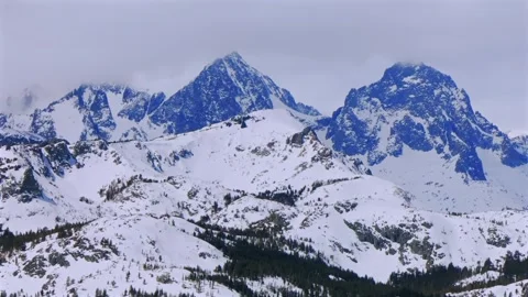 Banner peak Minaret Summit Pass Mammoth Mountains vista Parallax winter aerial Stock-Footage 312599690