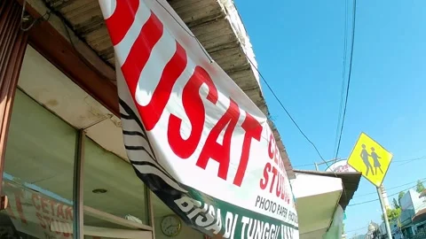 Banner of a photo studio that sways in the wind. 스톡 동영상 242528628