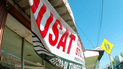 Banner of a photo studio that sways in the wind. Video stock 242672575